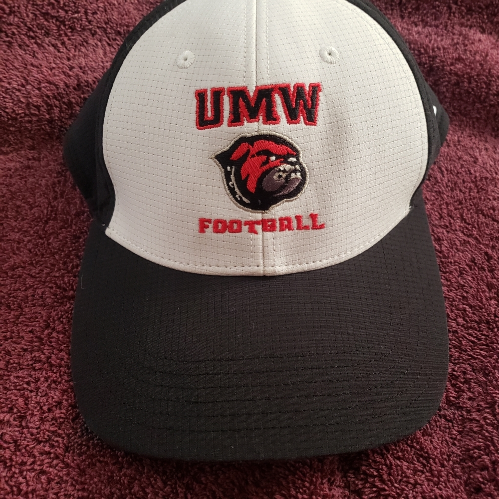 Under Armour UMW Mary Washington Hat Med/Lg Black And White
